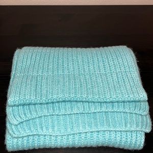 Blue cashmere scarf (100%)